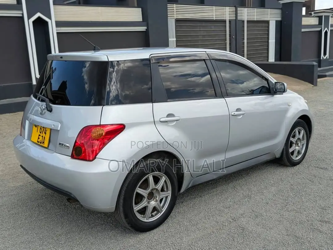 Toyota IST 2004 Silver