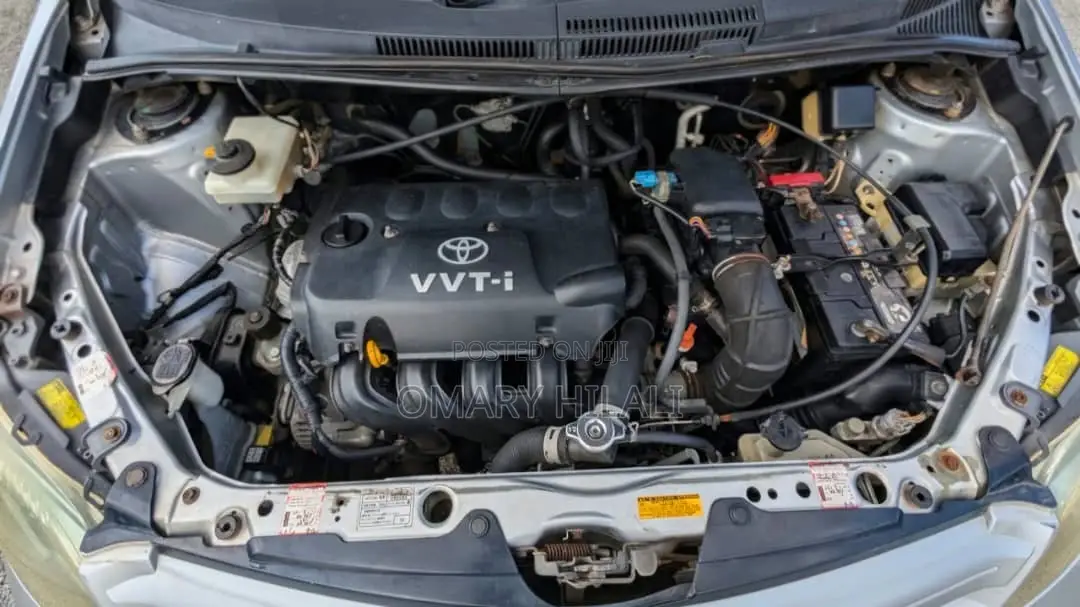 Toyota IST 2004 Silver