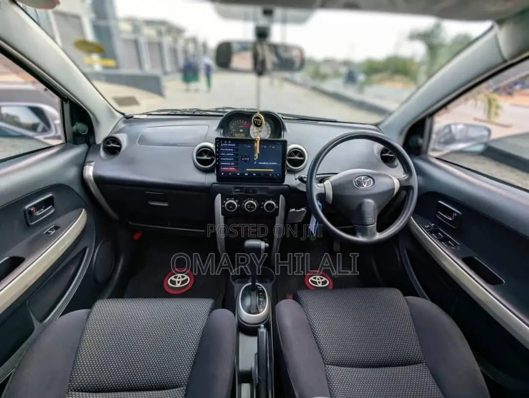 Toyota IST 2004 Silver