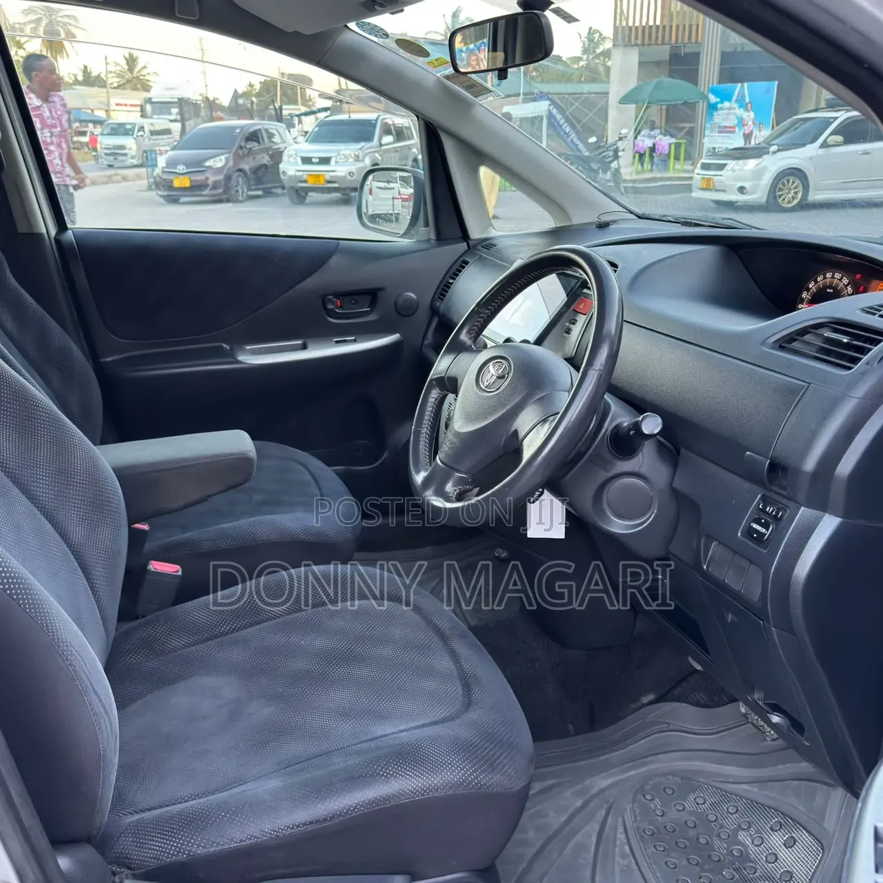Toyota Ractis 2009 Silver