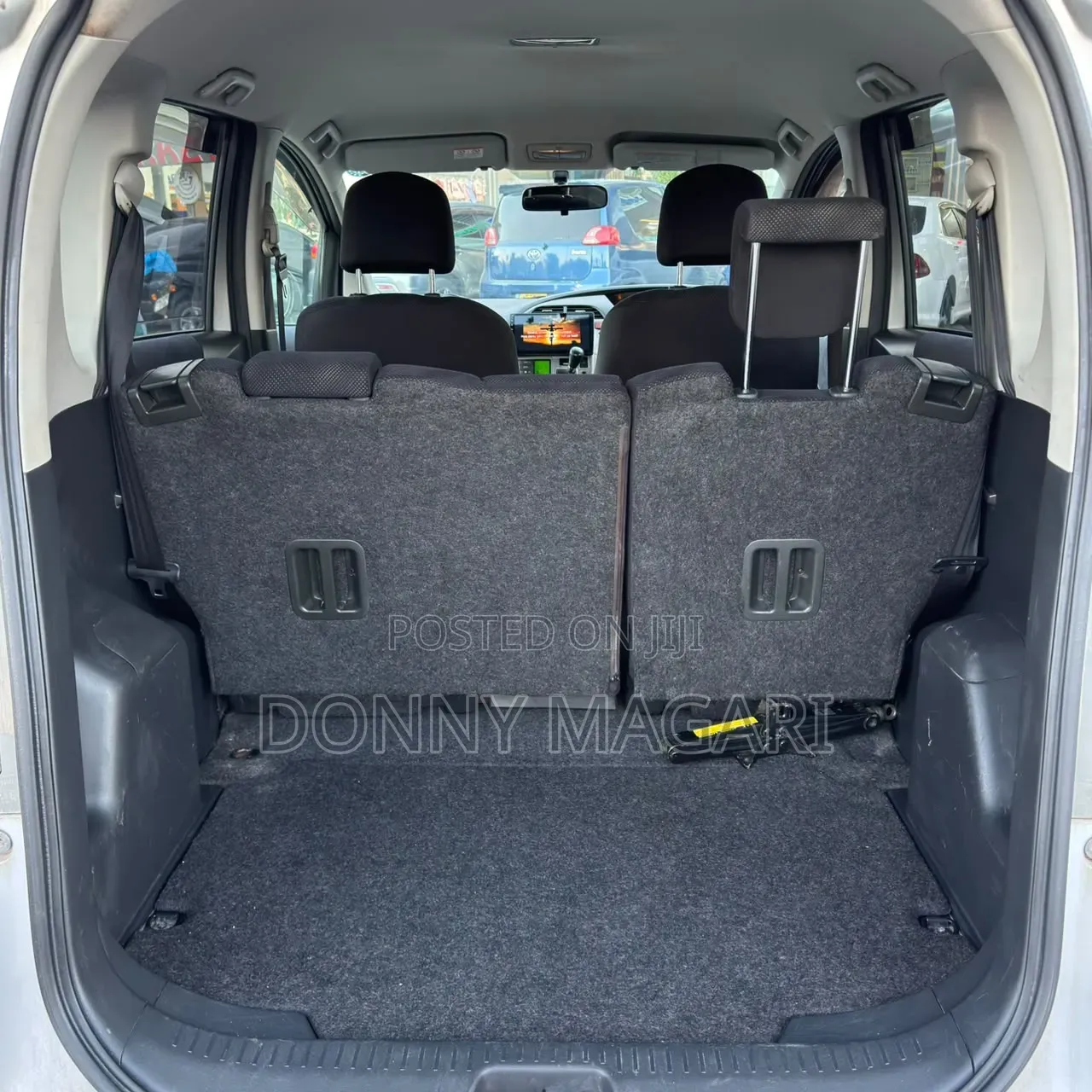 Toyota Ractis 2009 Silver