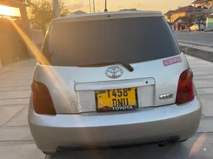 Toyota IST 2004 Silver