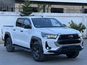 Toyota Hilux 2022 White