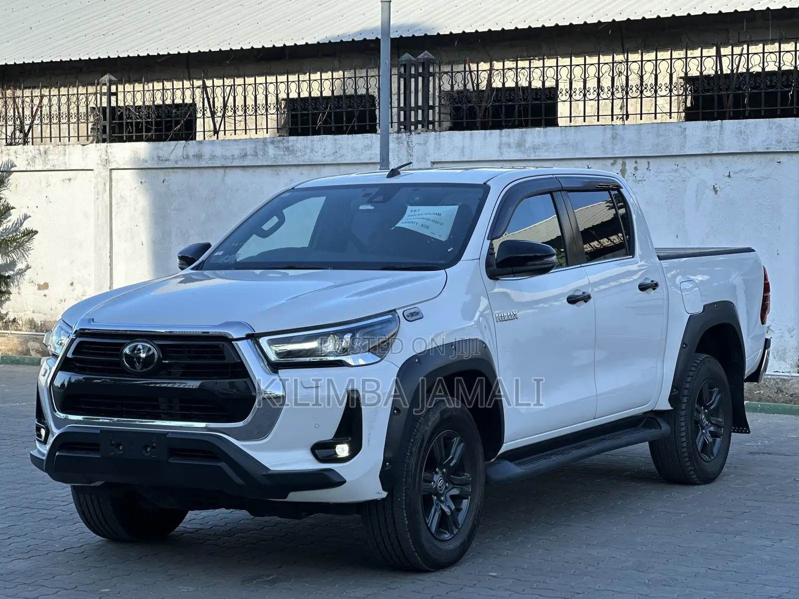 Toyota Hilux 2022 White