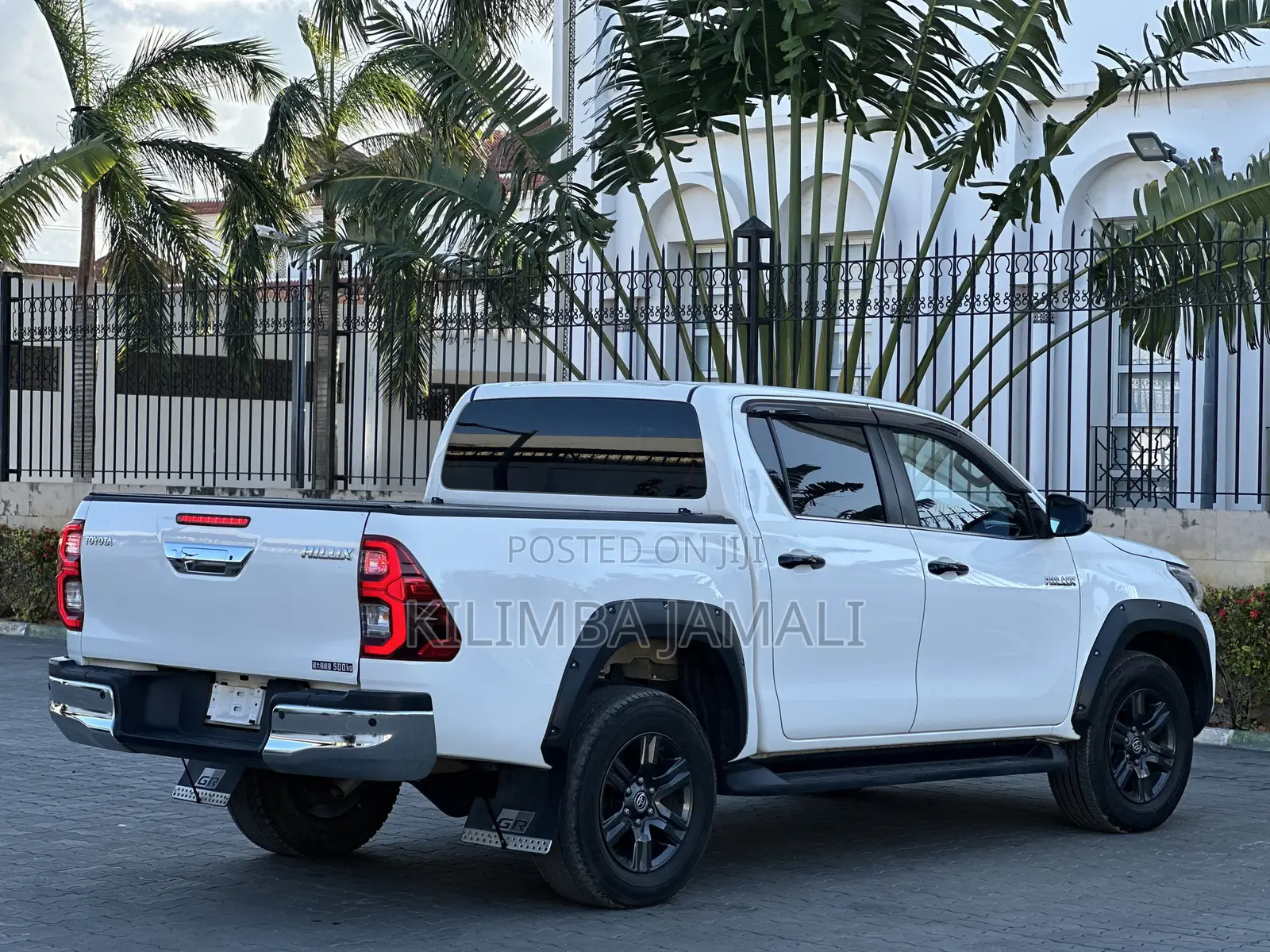 Toyota Hilux 2022 White