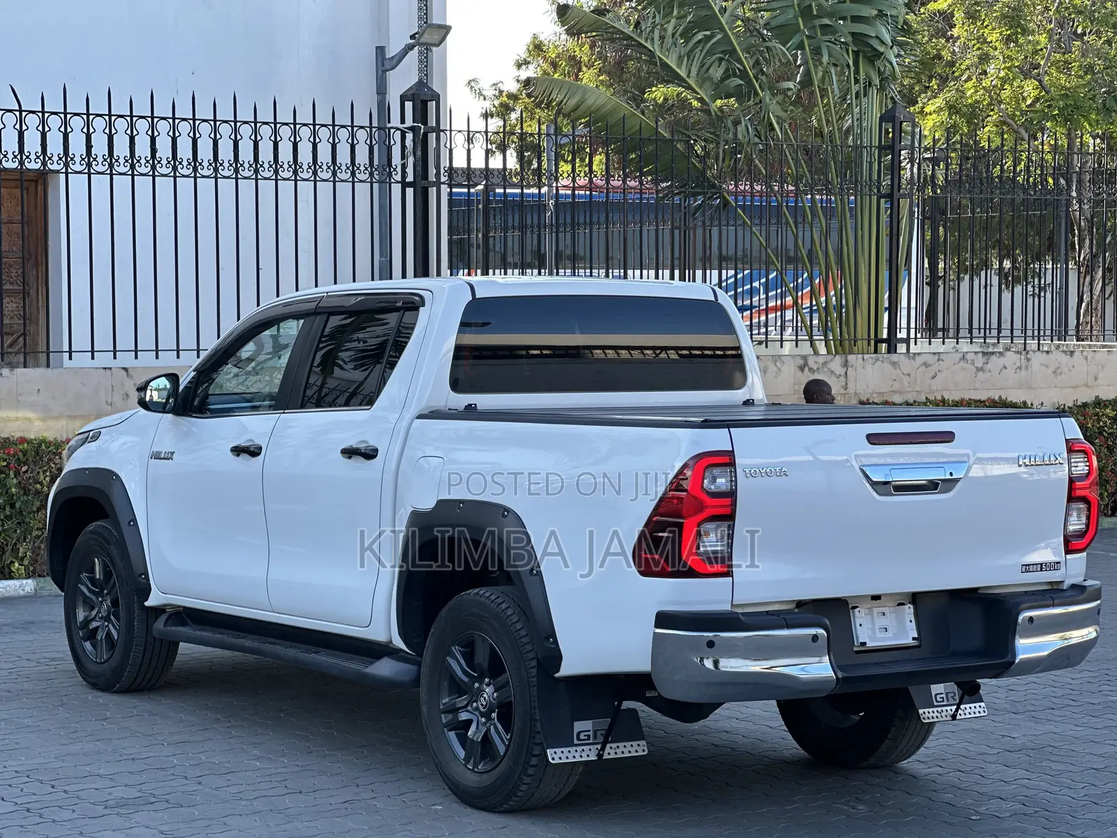 Toyota Hilux 2022 White