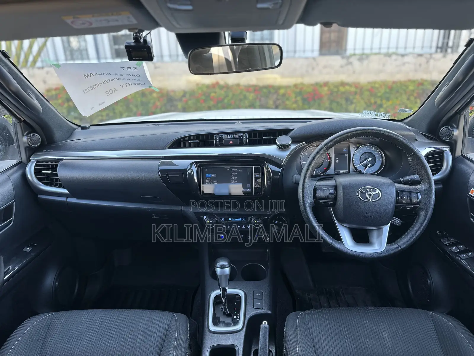 Toyota Hilux 2022 White