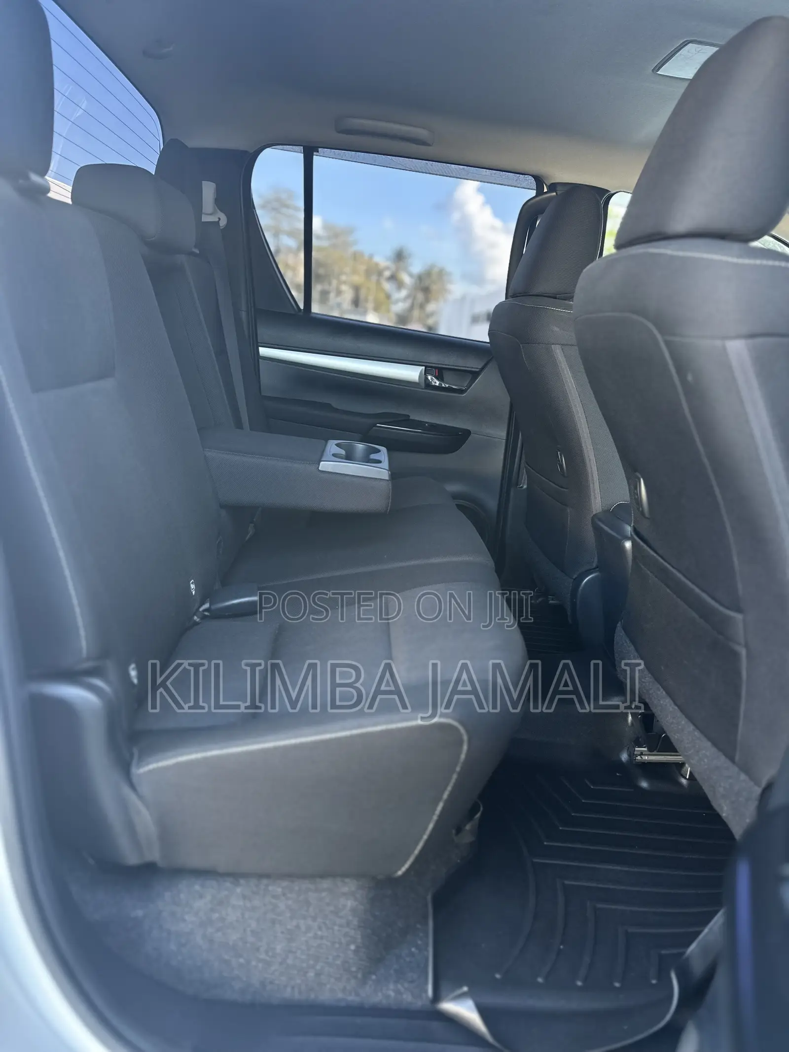 Toyota Hilux 2022 White