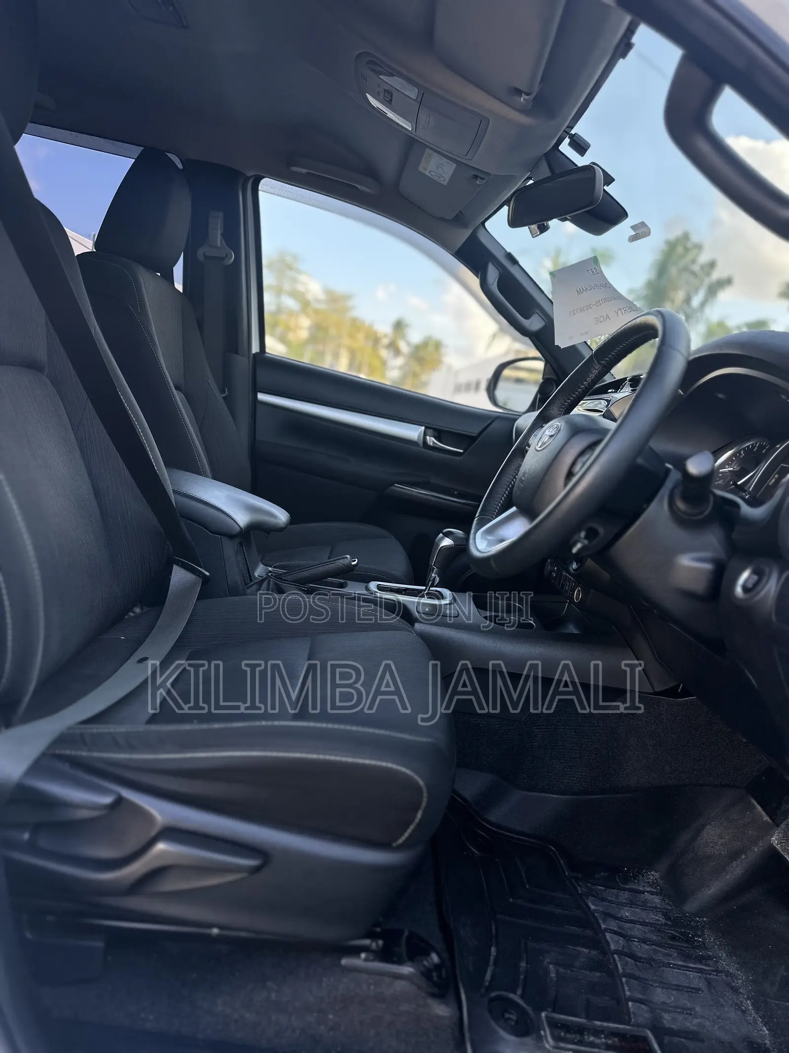 Toyota Hilux 2022 White
