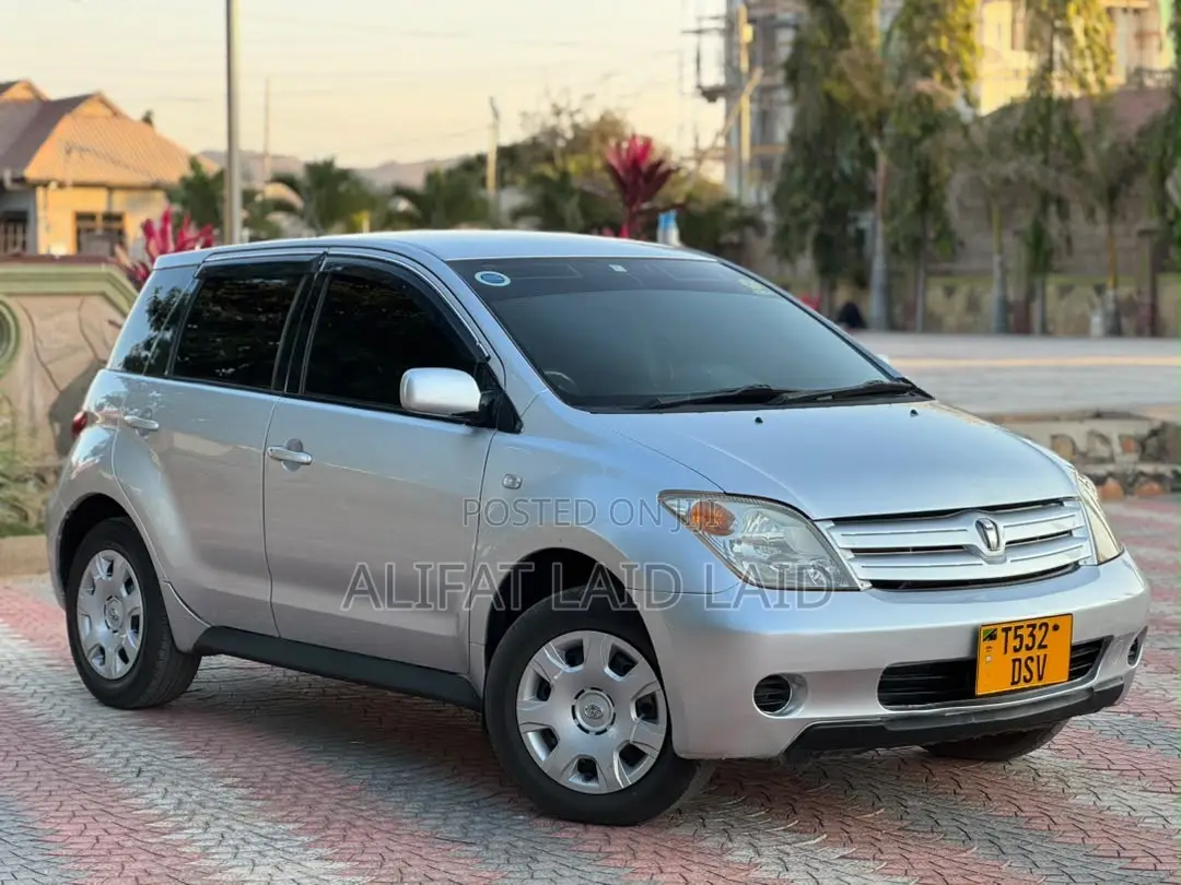 Toyota IST 2004 Silver