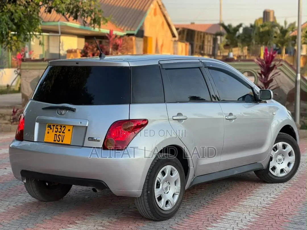 Toyota IST 2004 Silver