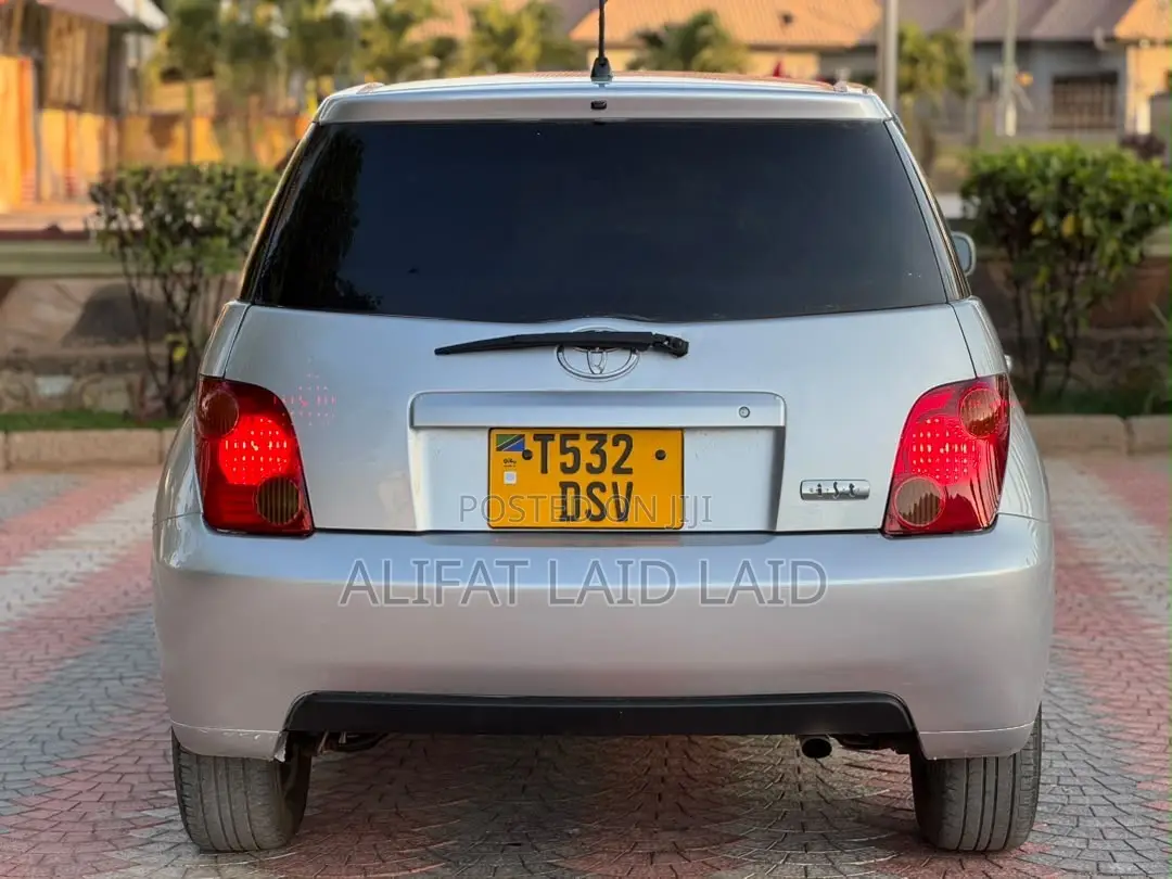 Toyota IST 2004 Silver