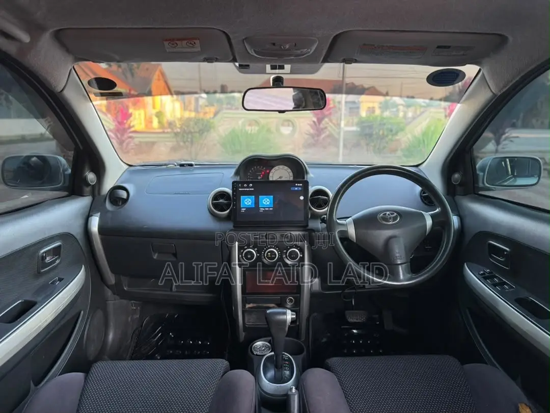 Toyota IST 2004 Silver