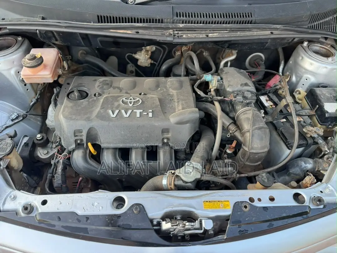 Toyota IST 2004 Silver