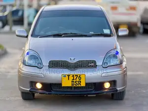 Toyota Vitz 2004 Silver