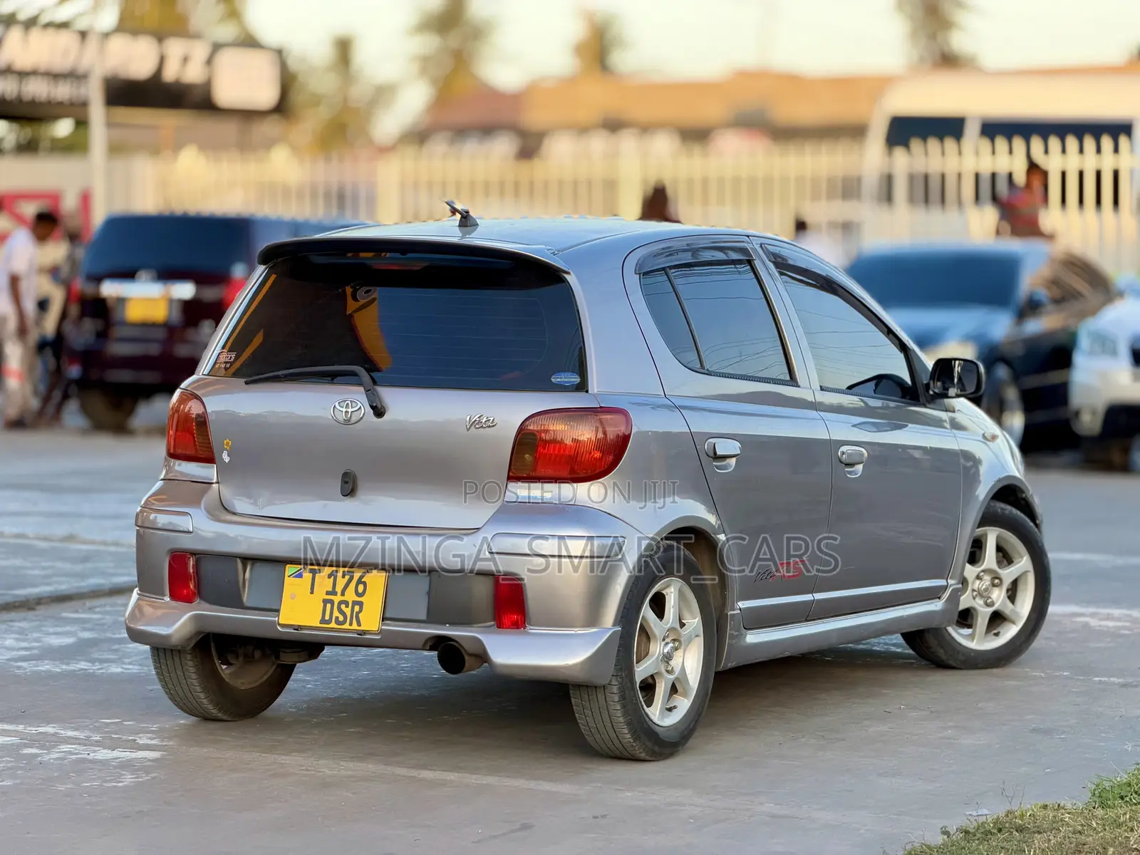 Toyota Vitz 2004 Silver