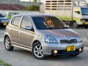 Toyota Vitz 2004 Silver