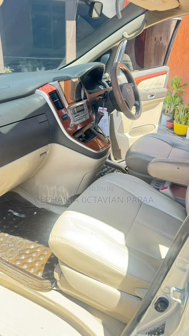 Toyota Alphard 2004 Silver