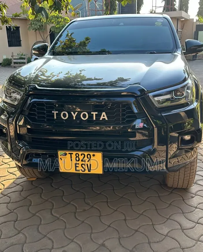 Toyota Hilux 2023 Black