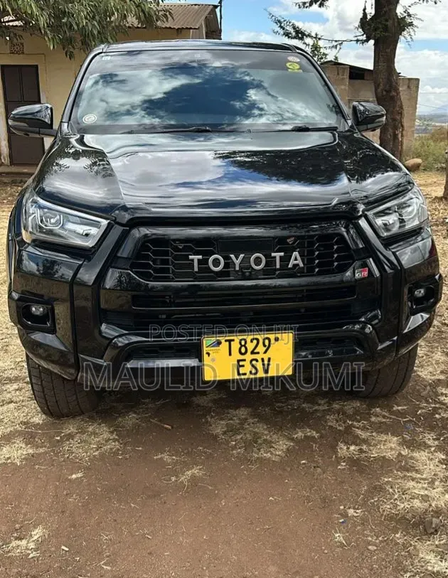 Toyota Hilux 2023 Black