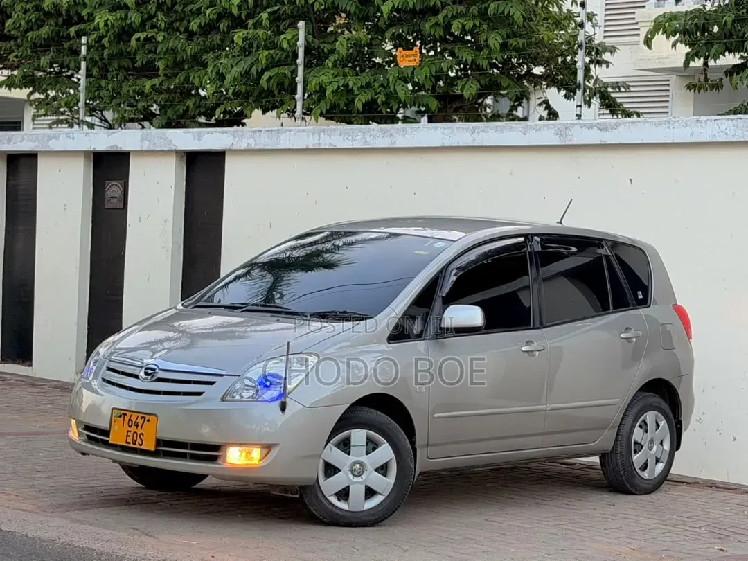 Toyota Corolla Spacio 2005 Gold