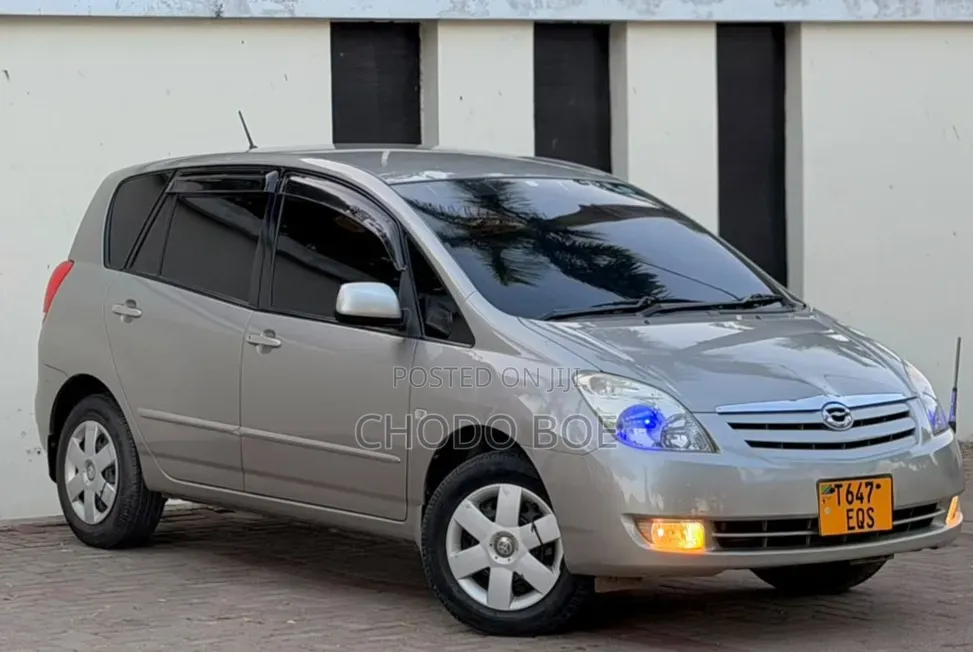 Toyota Corolla Spacio 2005 Gold