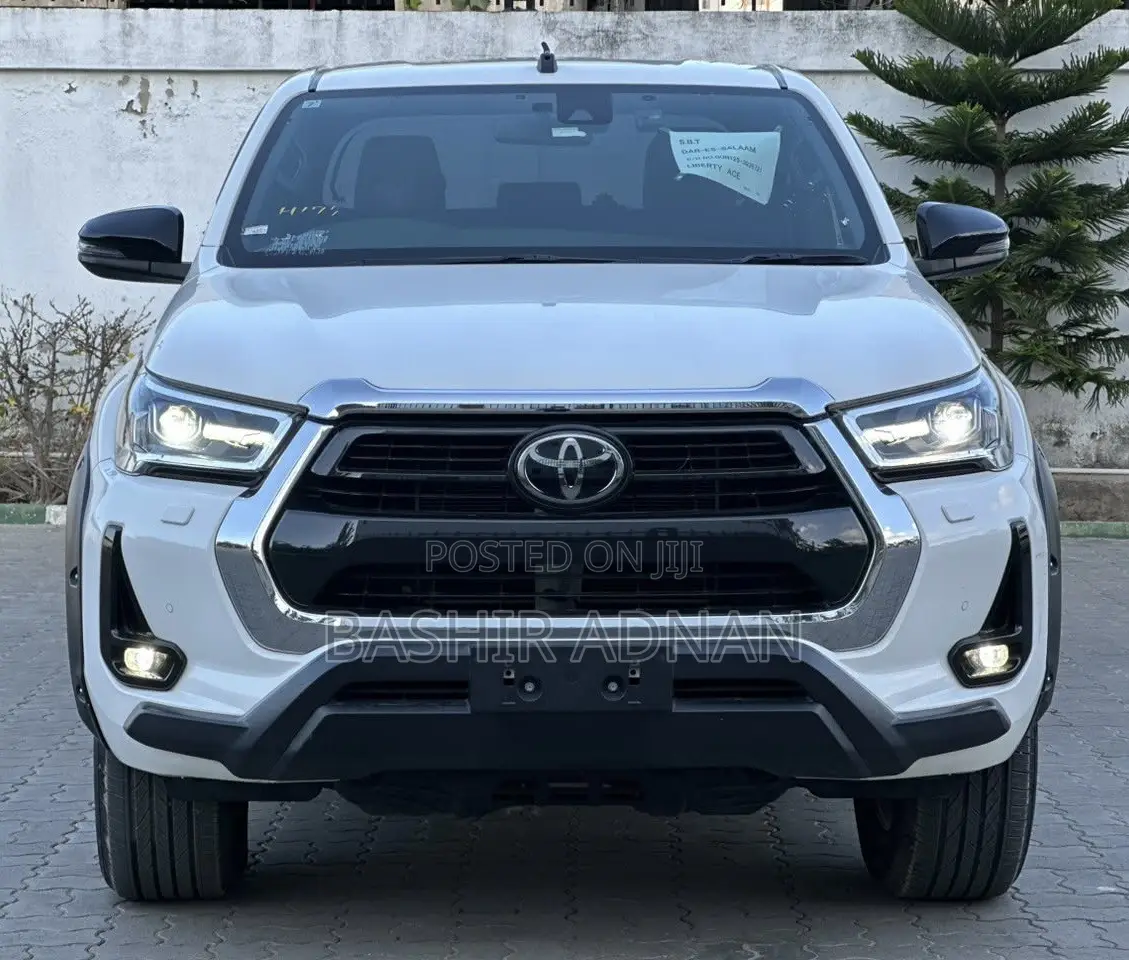 Toyota Hilux Revo Double Cab Deisel 2.4 AWD 2022 Pearl
