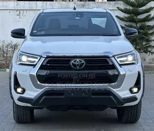 Toyota Hilux Revo Double Cab Deisel 2.4 AWD 2022 Pearl