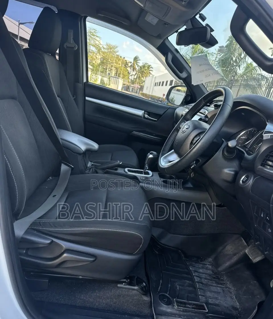 Toyota Hilux Revo Double Cab Deisel 2.4 AWD 2022 Pearl