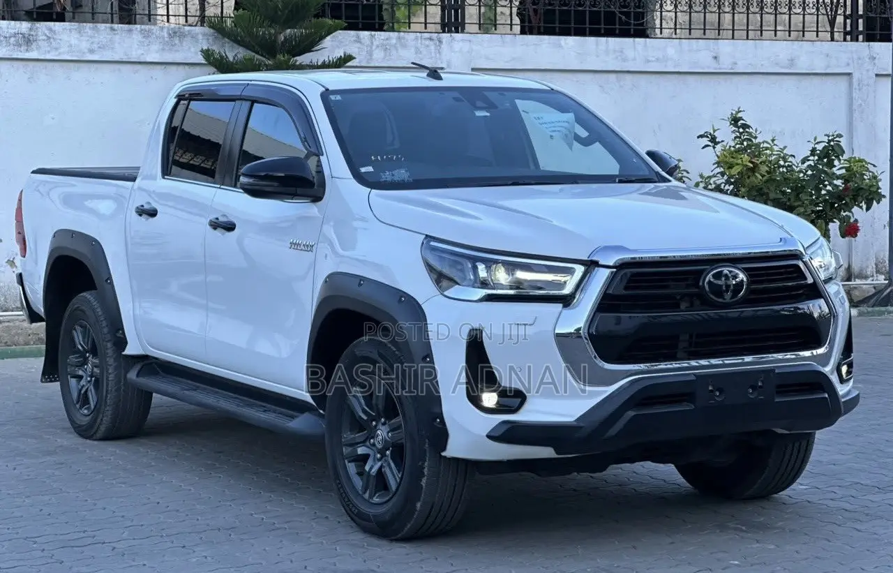Toyota Hilux Revo Double Cab Deisel 2.4 AWD 2022 Pearl