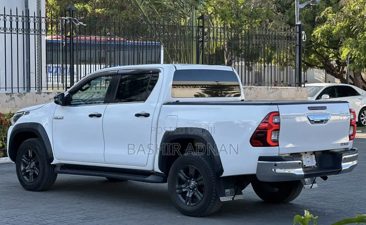 Toyota Hilux Revo Double Cab Deisel 2.4 AWD 2022 Pearl
