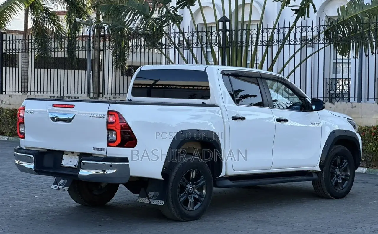 Toyota Hilux Revo Double Cab Deisel 2.4 AWD 2022 Pearl
