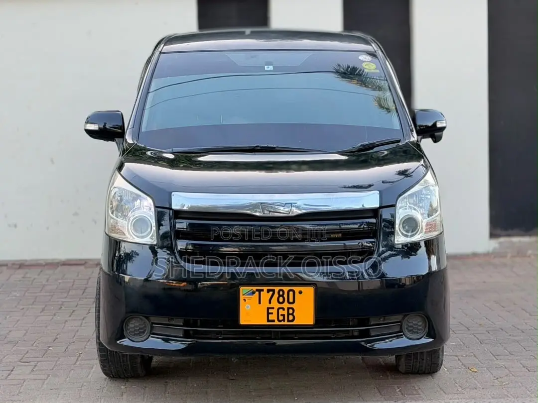 Toyota Noah 2009 Black
