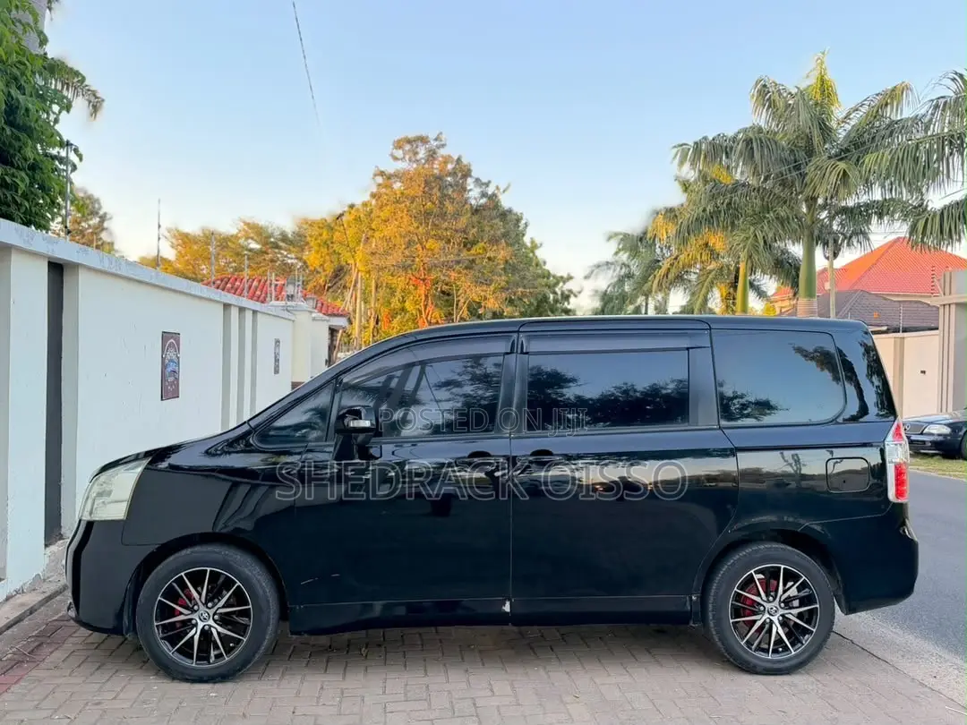 Toyota Noah 2009 Black