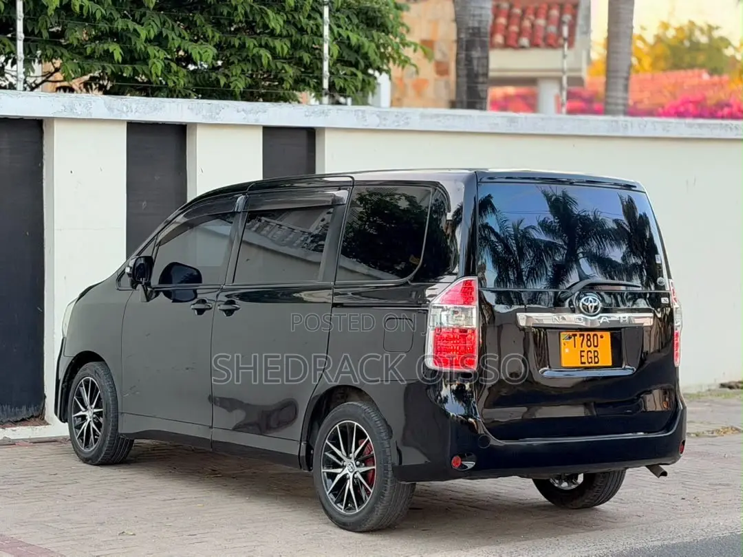 Toyota Noah 2009 Black