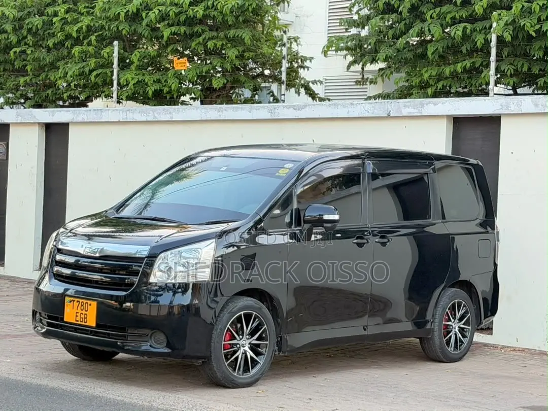 Toyota Noah 2009 Black