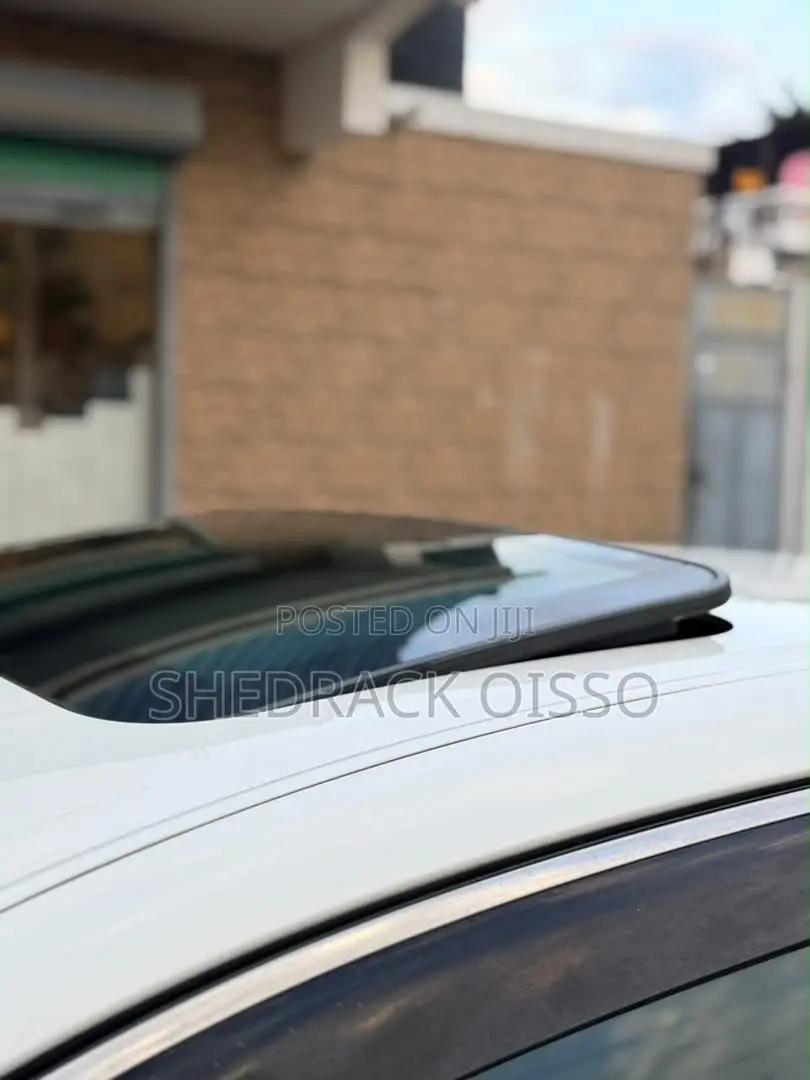 Toyota Crown 2009 White