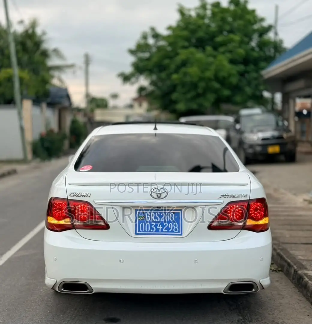 Toyota Crown 2009 White