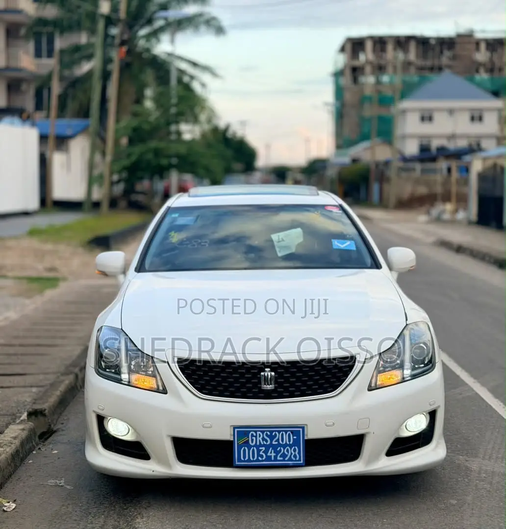 Toyota Crown 2009 White