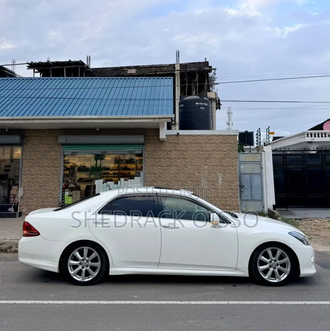Toyota Crown 2009 White