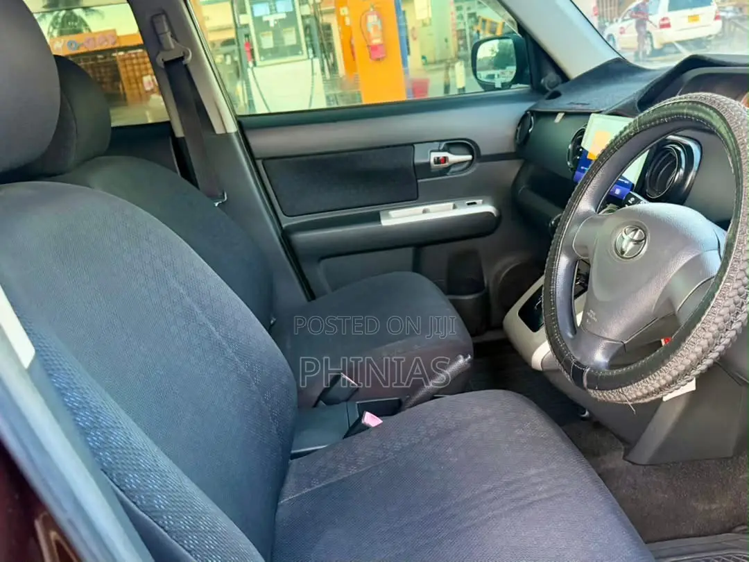 Toyota Corolla Rumion 2010 Burgundy