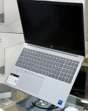 Laptop HP 250 G10 16GB Intel Core i7 SSD 512GB