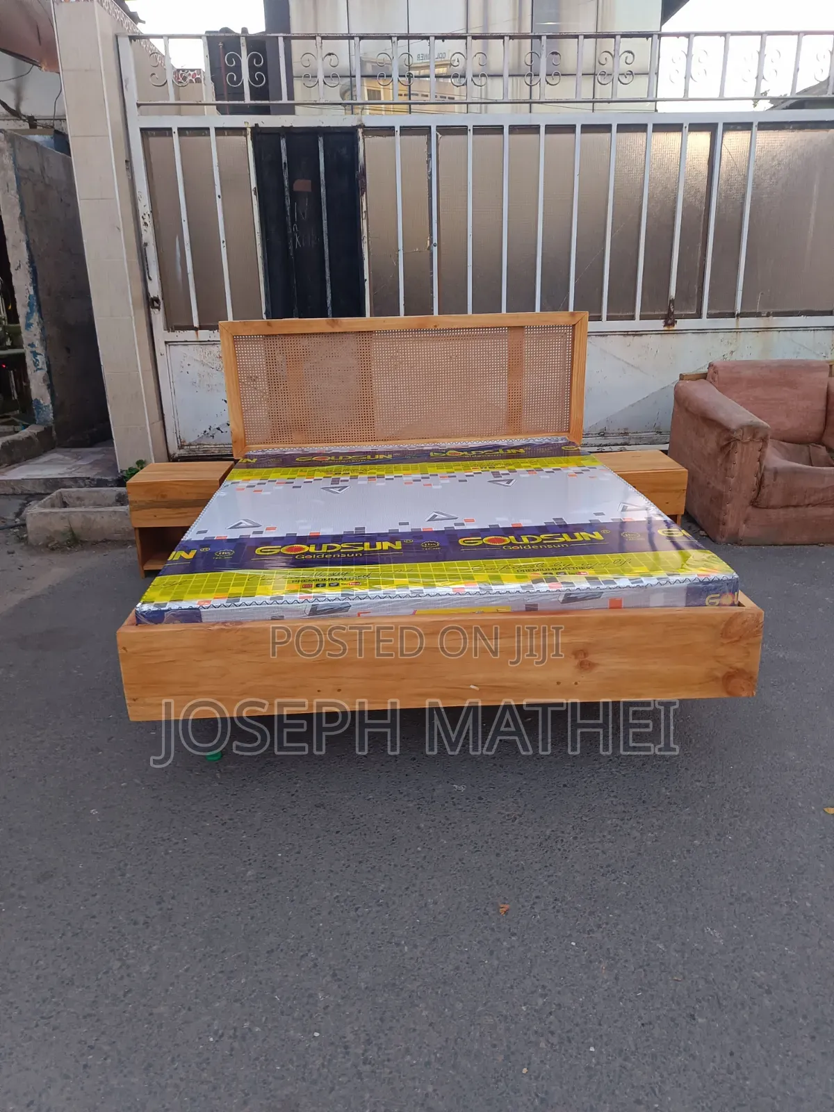 Kitanda 5/6 Bed Side 2 Godoro Inch 6 Gold Sun