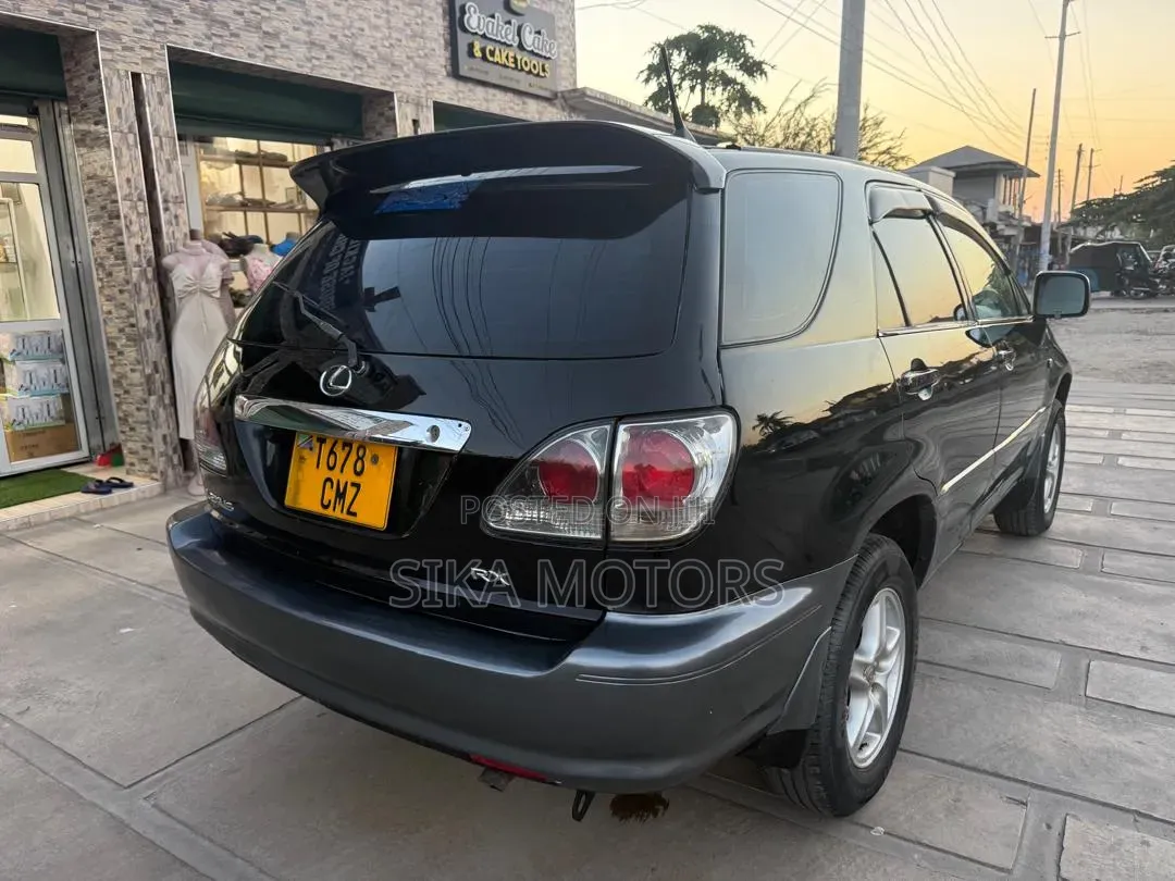 Toyota Harrier 2001 Black