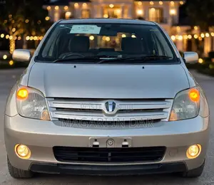 Toyota IST 2004 Gold