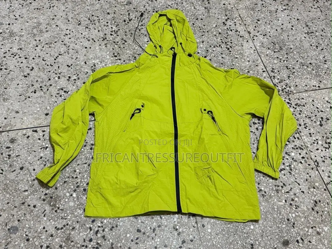 Lightweight Windbreakers Featuring a Contrasting Gray Zipper