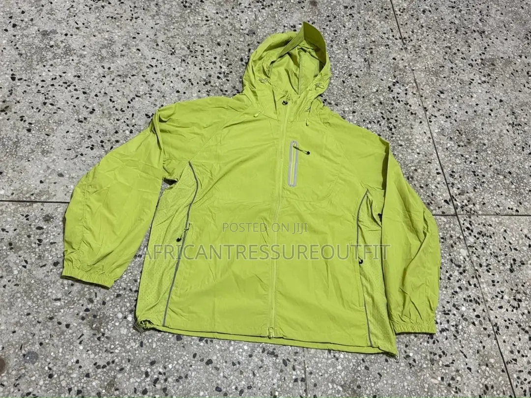 Lightweight Windbreakers Featuring a Contrasting Gray Zipper