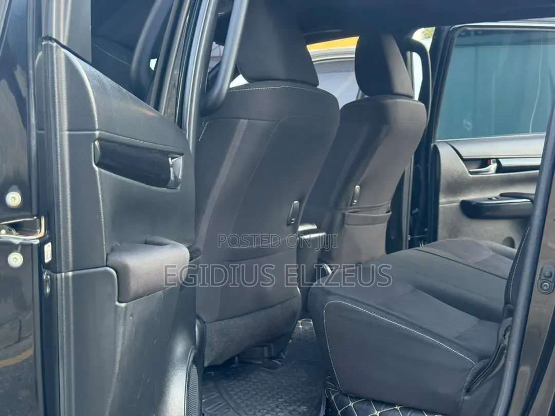 Toyota Hilux 2020 Black