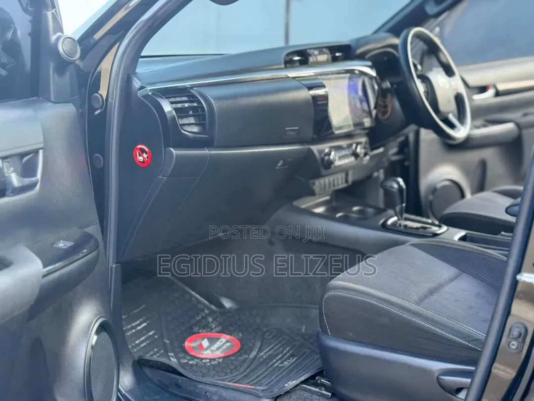 Toyota Hilux 2020 Black