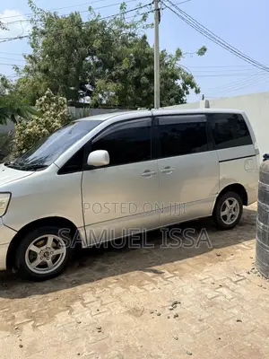 Toyota Noah 2.0 FWD (8 Seater) 2003 Silver